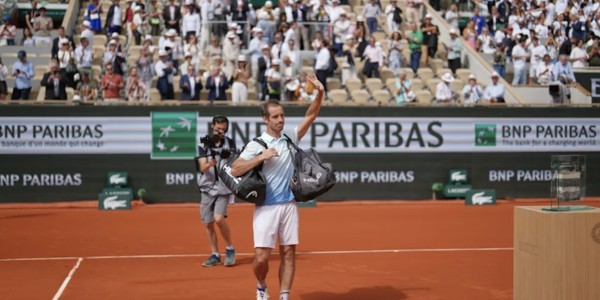 🎾法网男单第二轮：加斯奎特0-3不敌辛纳，结束23年职业生涯