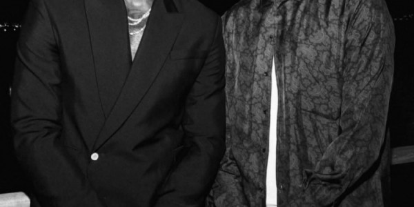 顶级松弛感！库兹马回顾休赛期 还有自己与詹姆斯布克等人合照！