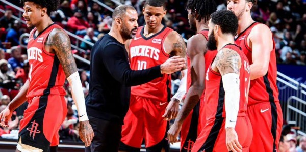 火箭暗中发力！与乌度卡长期绑定，可引来26+6+4巨星？斯通很精明