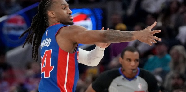 半岛体育在线-领先3分该不该犯规？骑士主帅赌输了 詹金斯3罚全中神剧情引热议