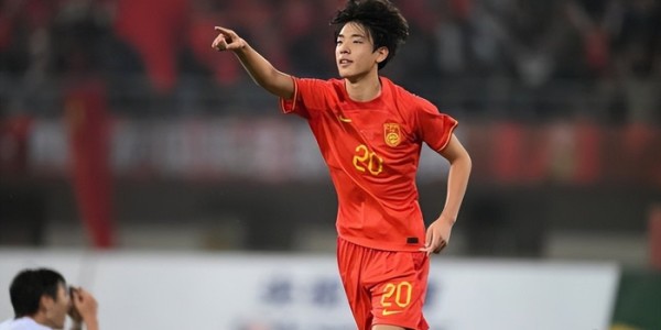 半岛体育-喜讯！大连英博中锋位置迎来首位新晋国脚助阵，上赛季已征服球迷|朱鹏宇|北体大|毕津浩|李国旭_新浪体育_新浪新闻