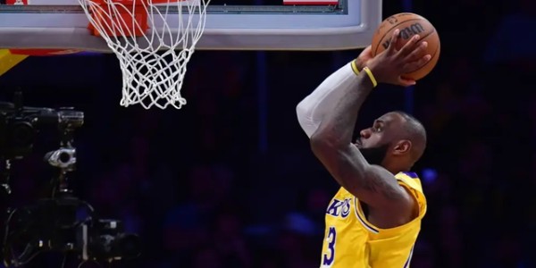 多细节显示湖人在逼詹姆斯离队，老詹或联手库里