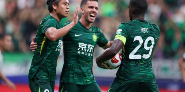 半岛体育官网-国安超精妙配合！塞鸟半场压哨破门，破170天球荒，5战造5球