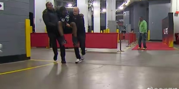 半岛体育网址-直接被驱逐！脾气太大，脏动作越来越多，还顶撞乌度卡，该送走了|伊森|火箭|奇才|艾米-乌度卡|华盛顿奇才队_新浪体育_新浪新闻