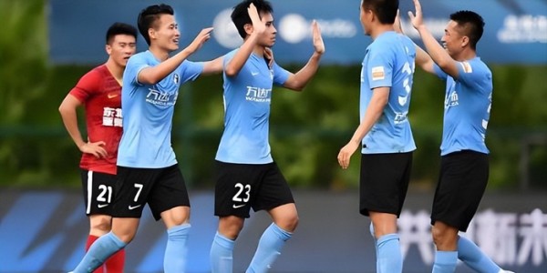 半岛体育-喜讯！大连英博中锋位置迎来首位新晋国脚助阵，上赛季已征服球迷|朱鹏宇|北体大|毕津浩|李国旭_新浪体育_新浪新闻