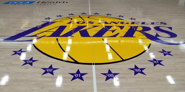 老巴斯1979年花6750万美元购入湖人，如今湖人售出100亿是当初148倍