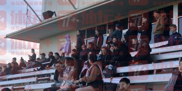 半岛体育-中国女足进入世界杯节奏 孙雯亲自挂上助威横幅