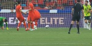 全部没眼看了！王大雷黄油手瞬间，蒋圣龙“哎哟我去”